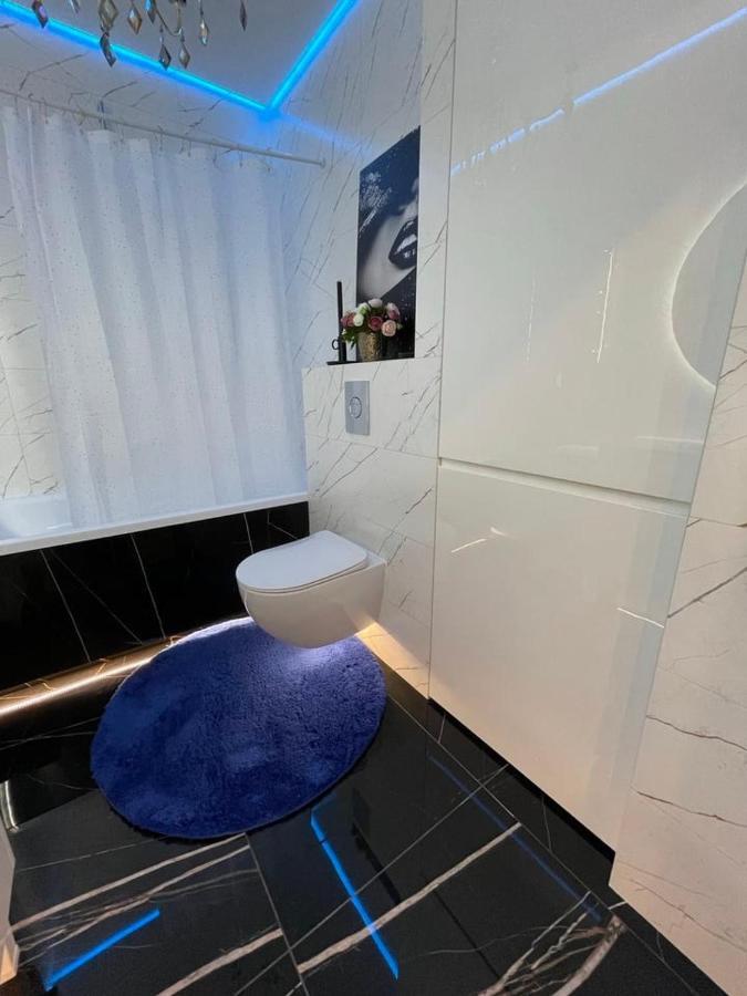 קייב 1 Room 65M2 Center Of Obolon Near River Side. מראה חיצוני תמונה