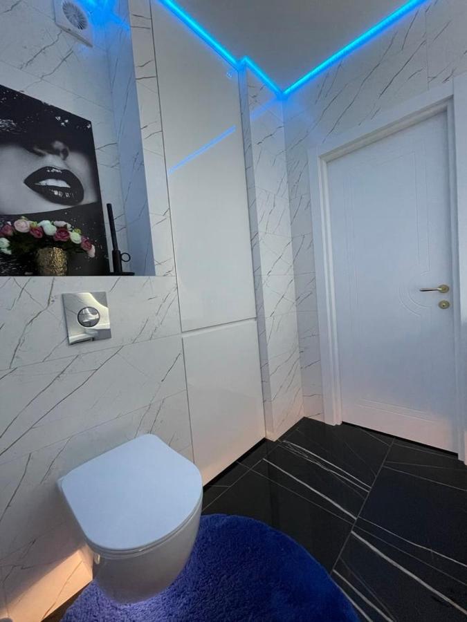 קייב 1 Room 65M2 Center Of Obolon Near River Side. מראה חיצוני תמונה