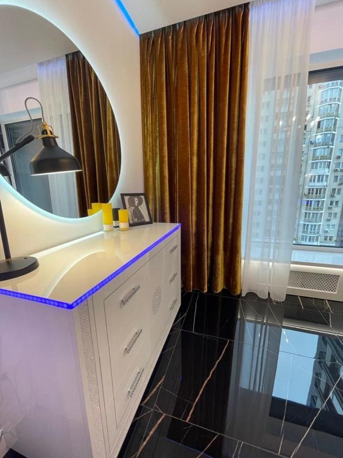 קייב 1 Room 65M2 Center Of Obolon Near River Side. מראה חיצוני תמונה