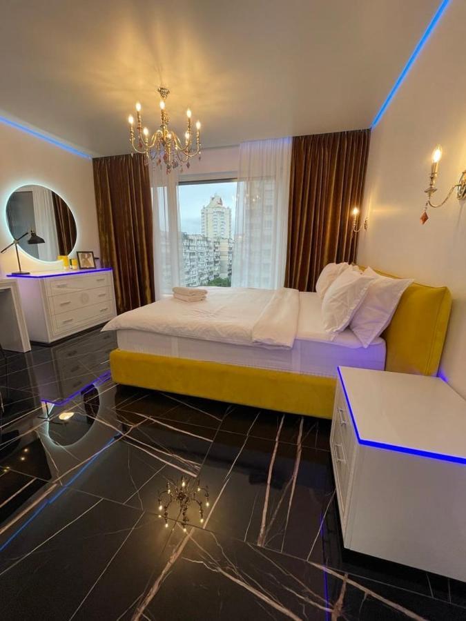 קייב 1 Room 65M2 Center Of Obolon Near River Side. מראה חיצוני תמונה